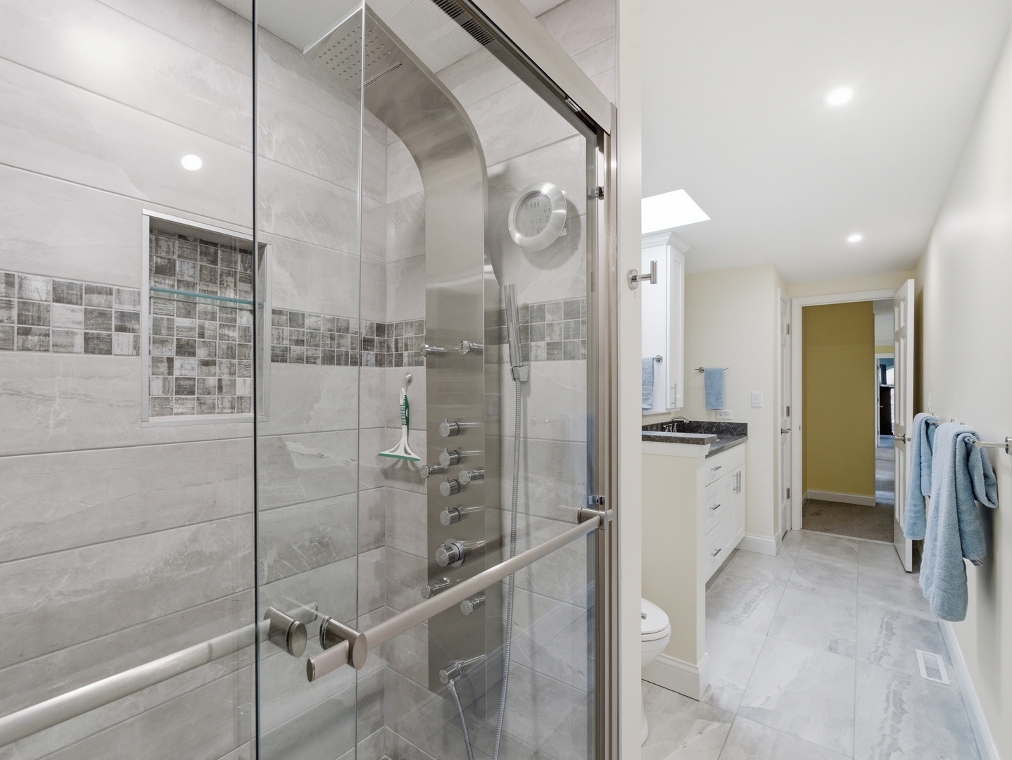 1165 Dickens Avenue, Naperville, IL 60563