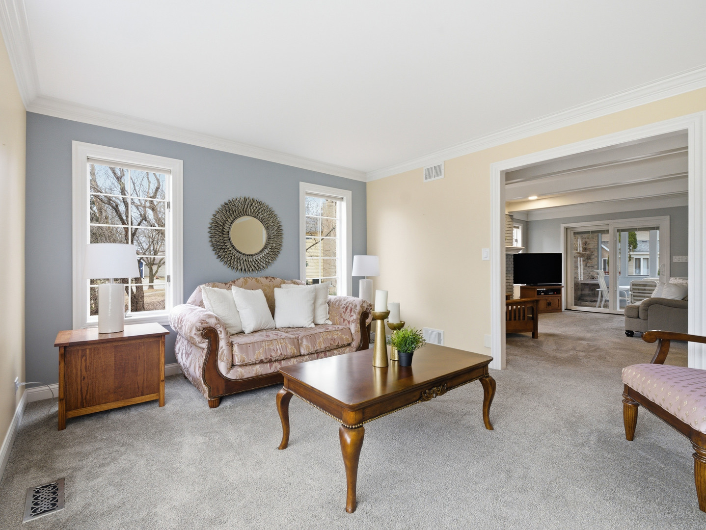 1165 Dickens Avenue, Naperville, IL 60563