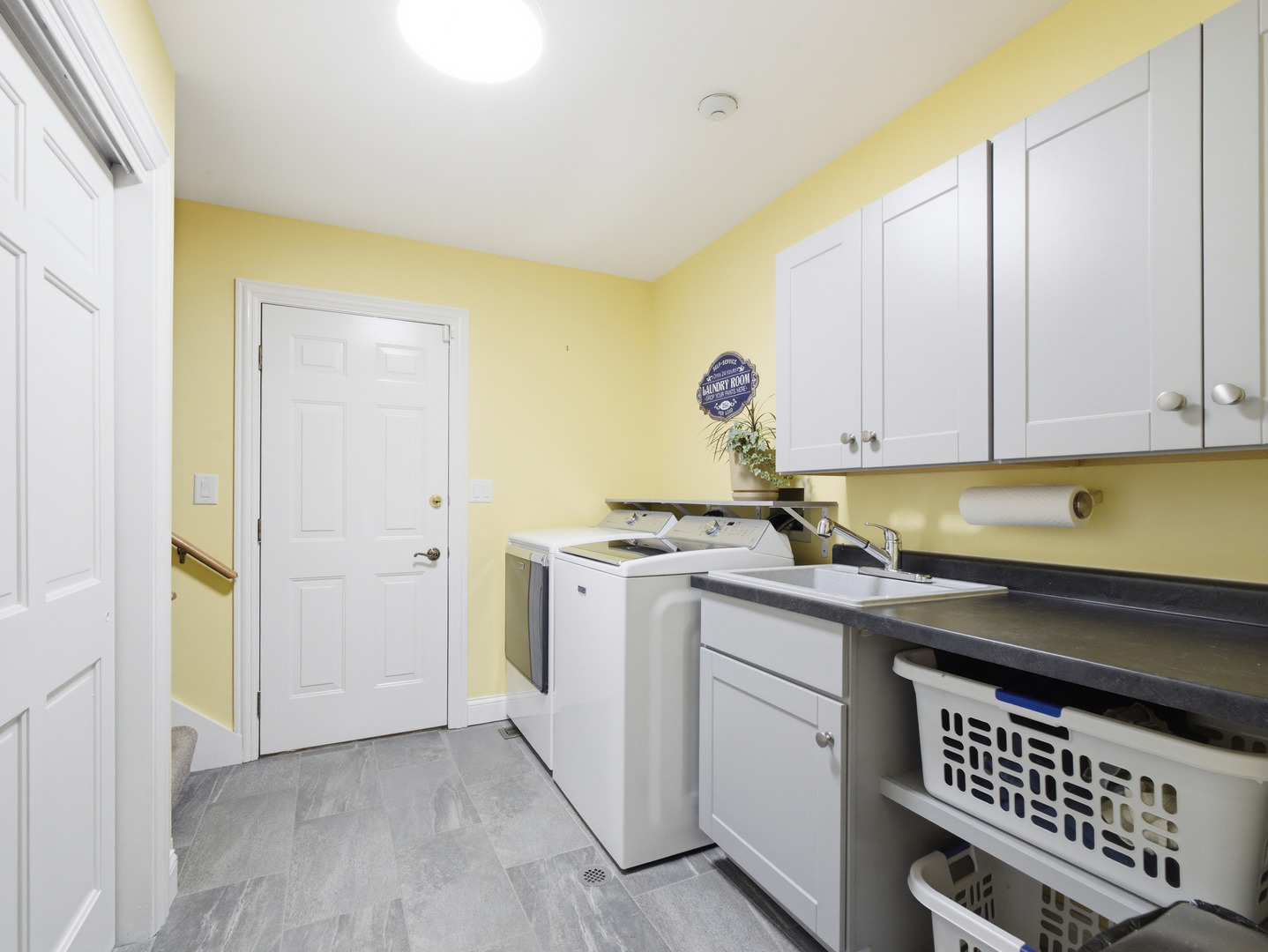 1165 Dickens Avenue, Naperville, IL 60563