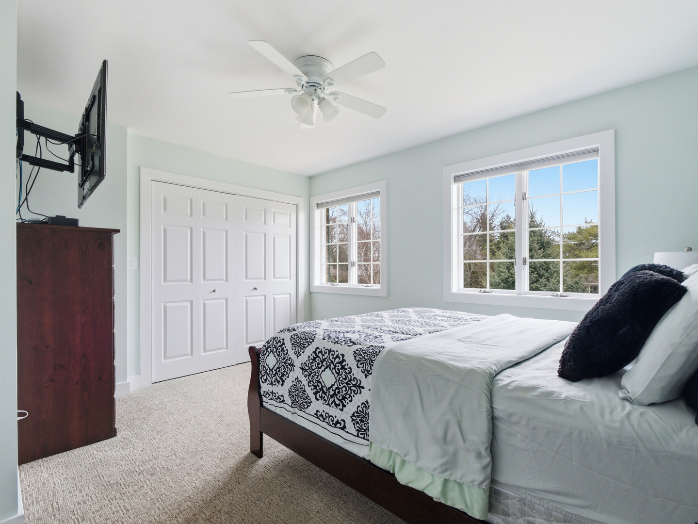 1165 Dickens Avenue, Naperville, IL 60563