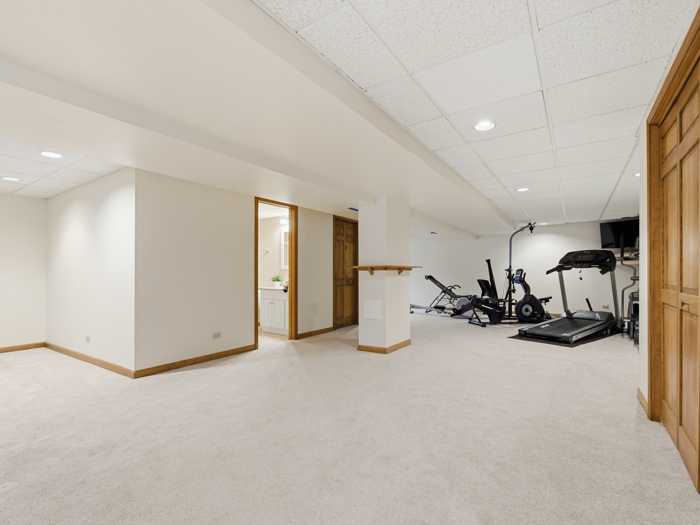 1165 Dickens Avenue, Naperville, IL 60563