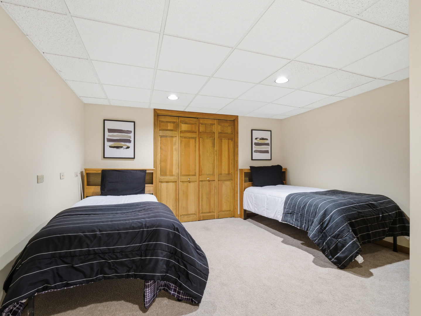 1165 Dickens Avenue, Naperville, IL 60563