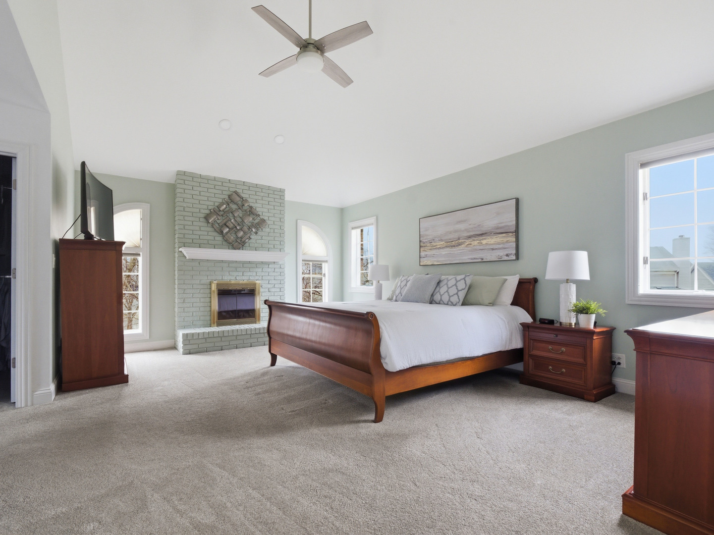 1165 Dickens Avenue, Naperville, IL 60563