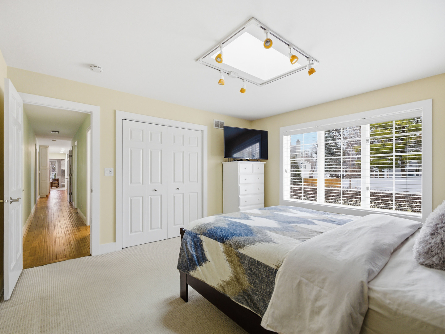 1165 Dickens Avenue, Naperville, IL 60563