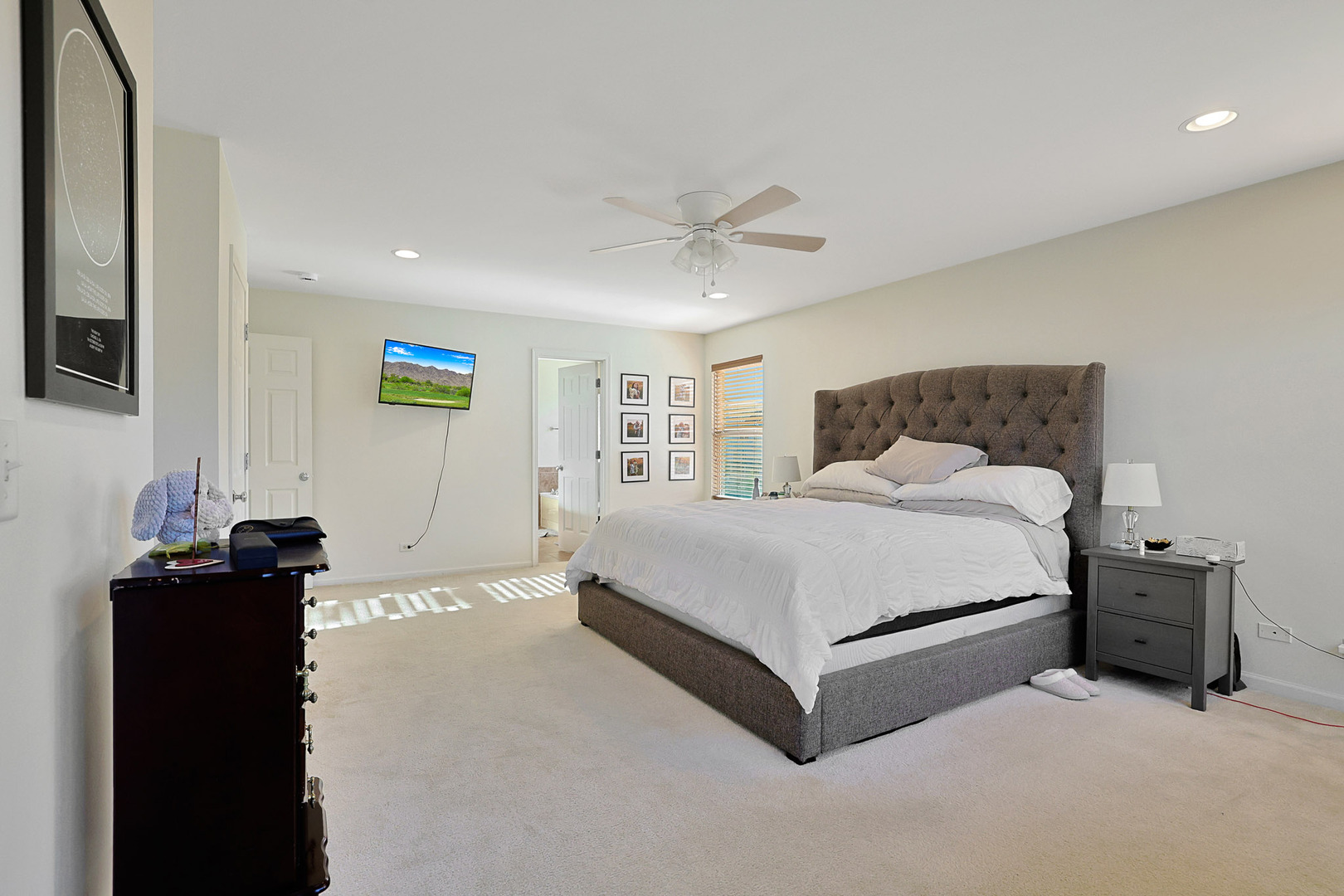 1721 Pin Oak Lane, Elgin, IL 60120