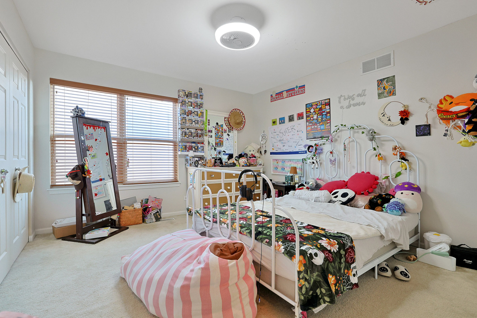 1721 Pin Oak Lane, Elgin, IL 60120