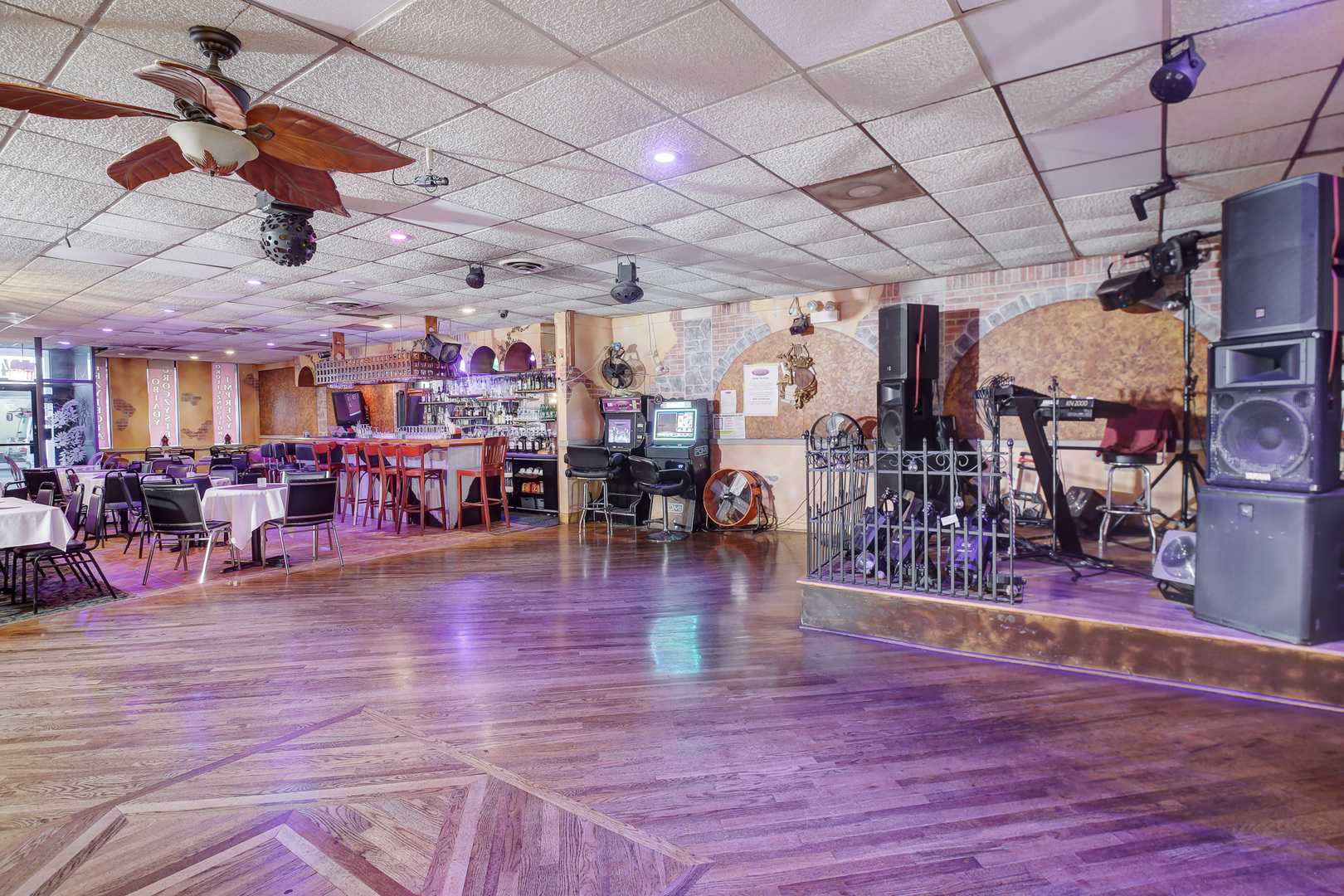 5549 W Belmont Avenue, Chicago, IL 60641