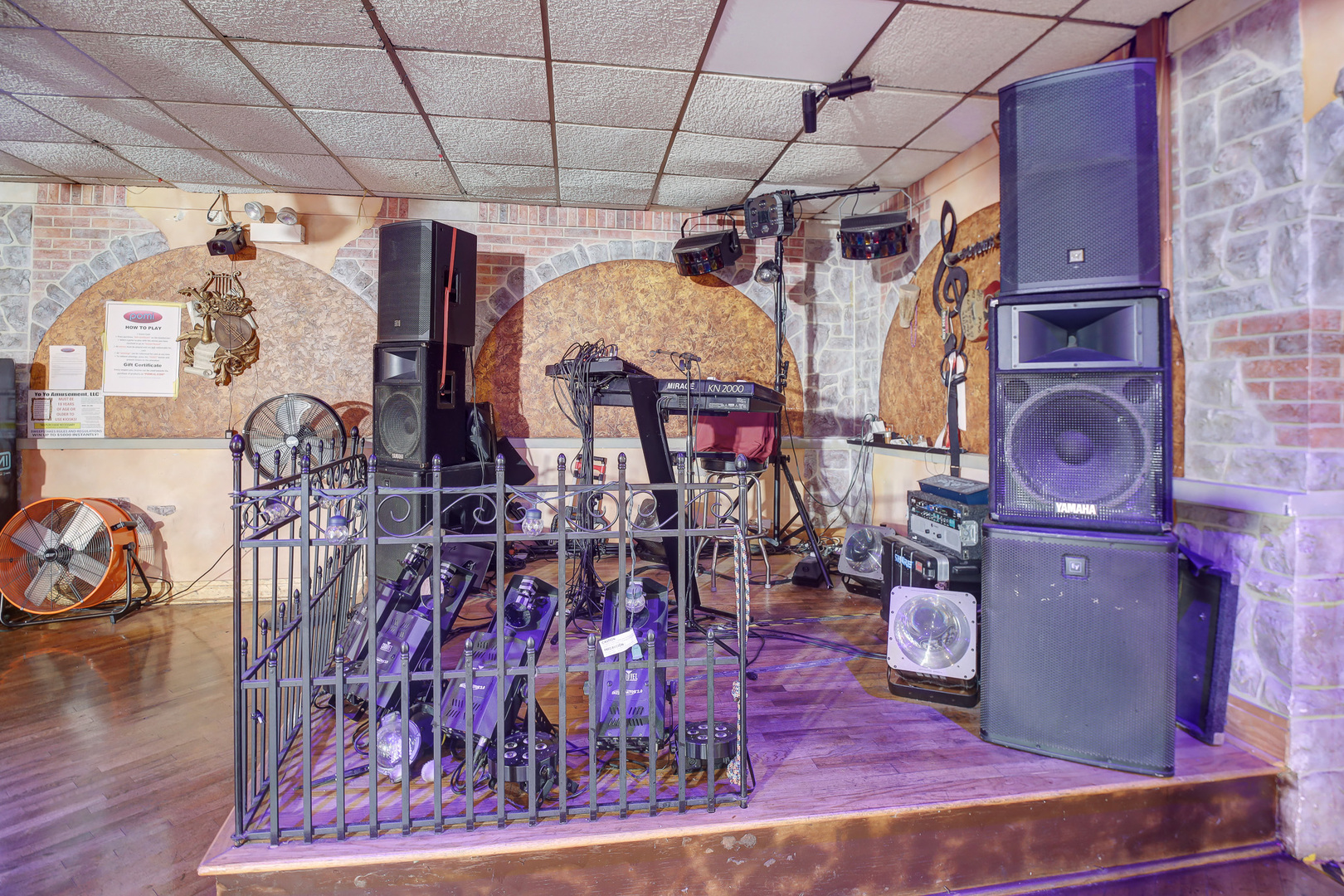 5549 W Belmont Avenue, Chicago, IL 60641