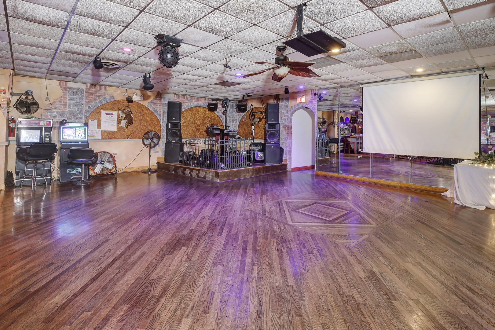 5549 W Belmont Avenue, Chicago, IL 60641