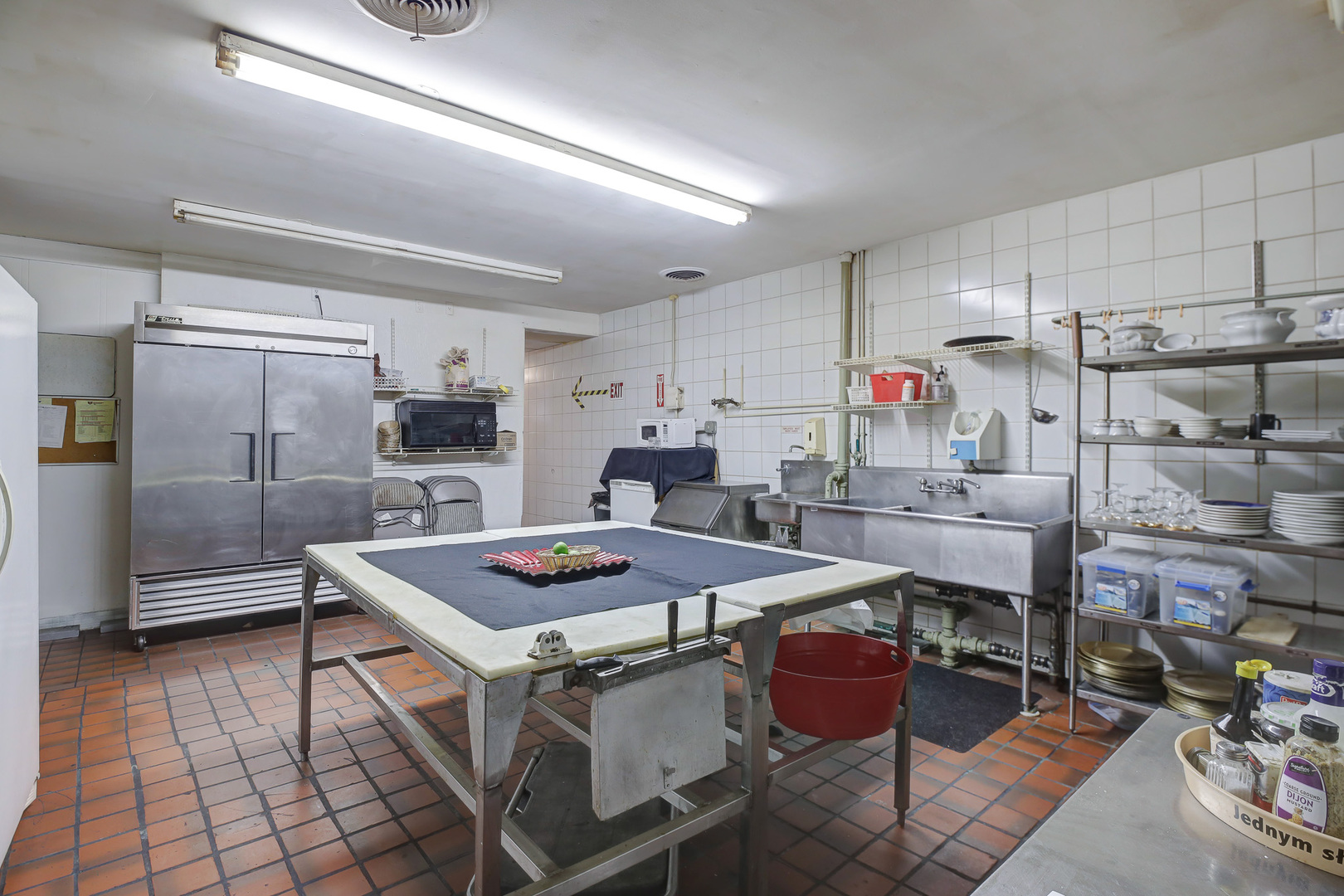 5549 W Belmont Avenue, Chicago, IL 60641