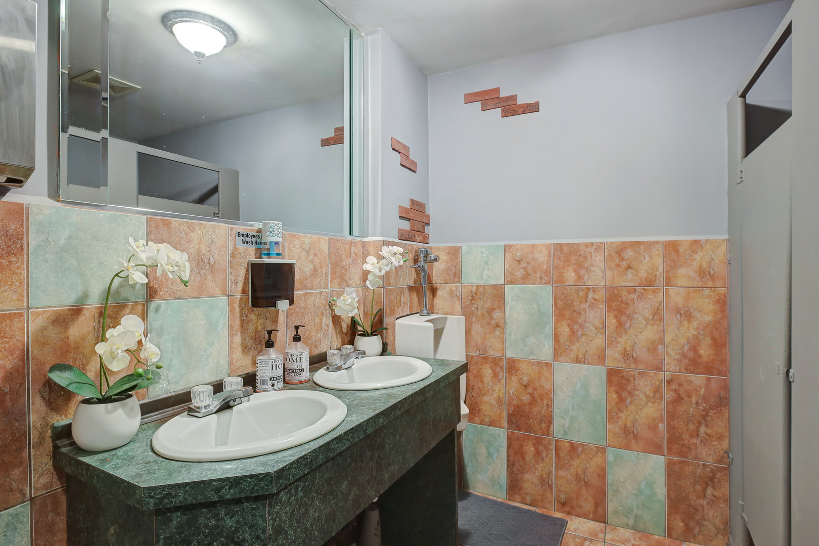 5549 W Belmont Avenue, Chicago, IL 60641