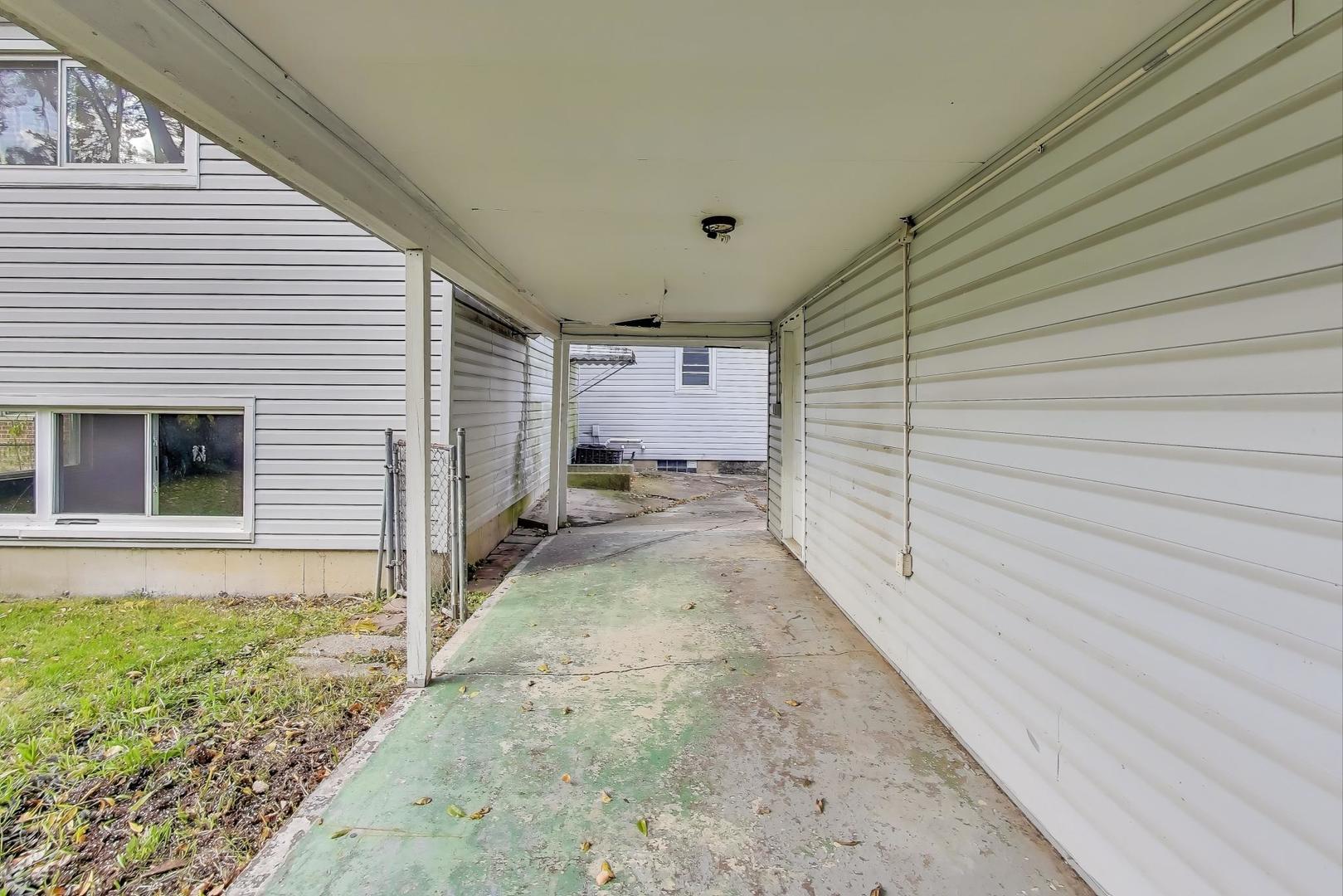 221 HEINE Avenue, Elgin, IL 60123