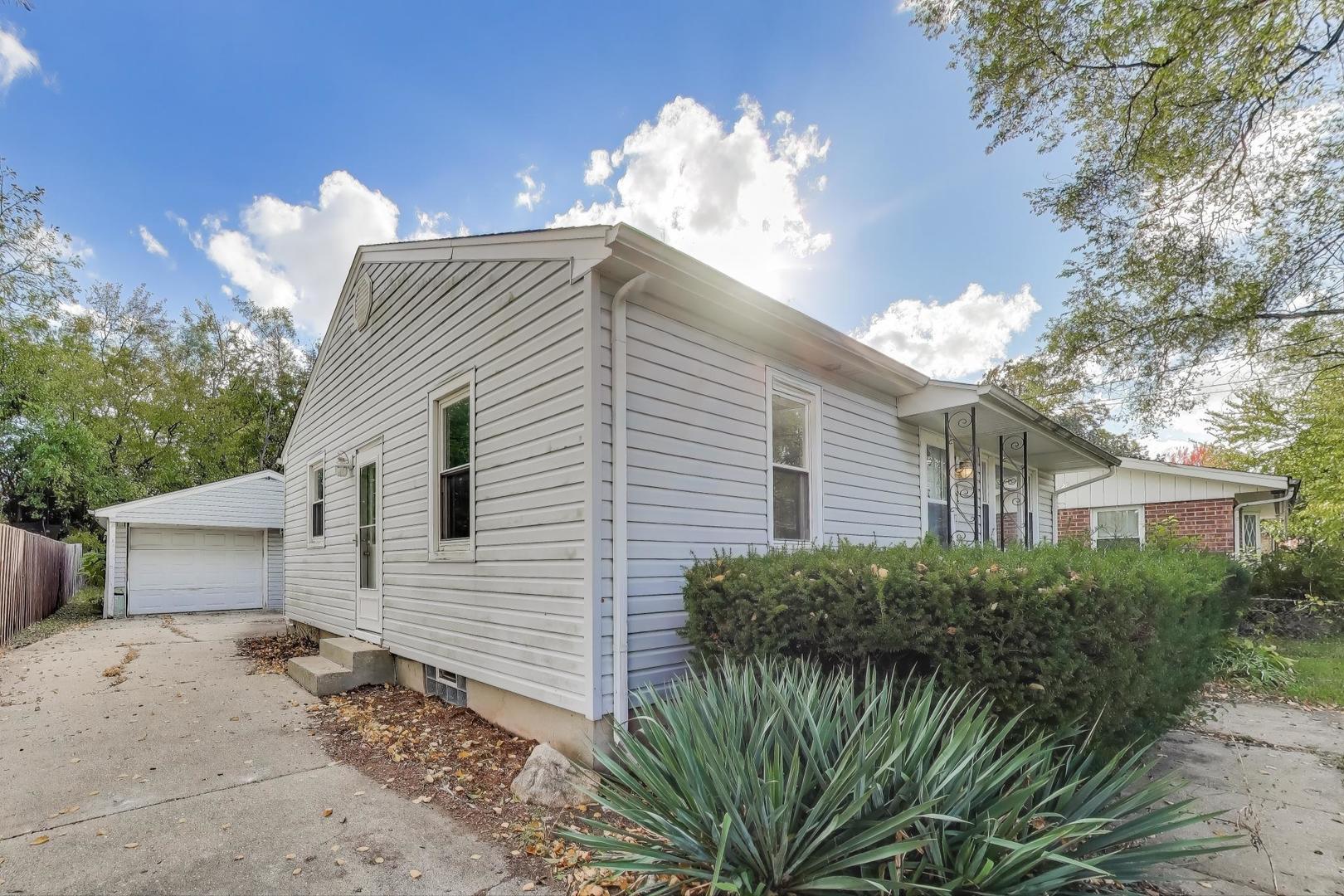 221 HEINE Avenue, Elgin, IL 60123