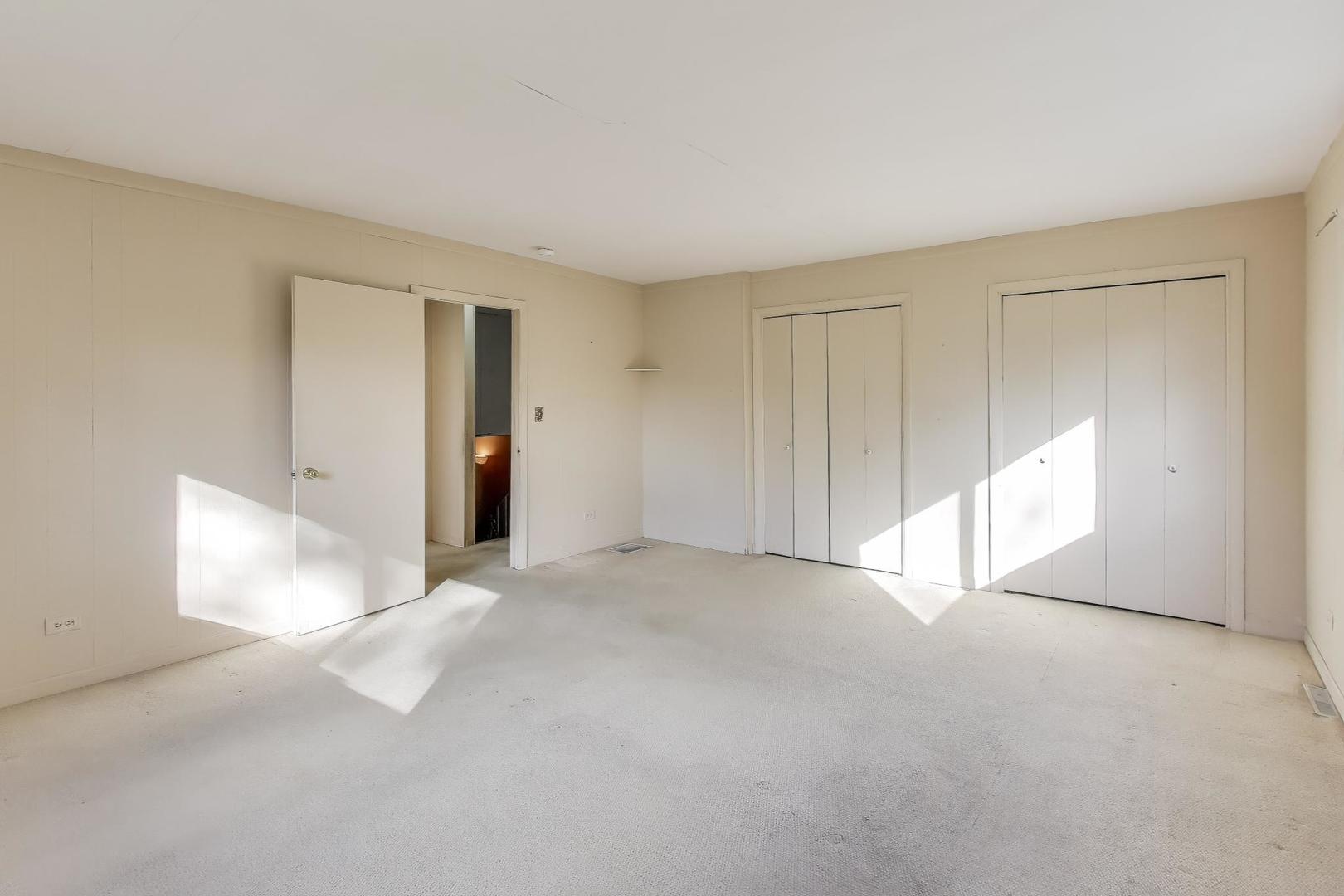 221 HEINE Avenue, Elgin, IL 60123