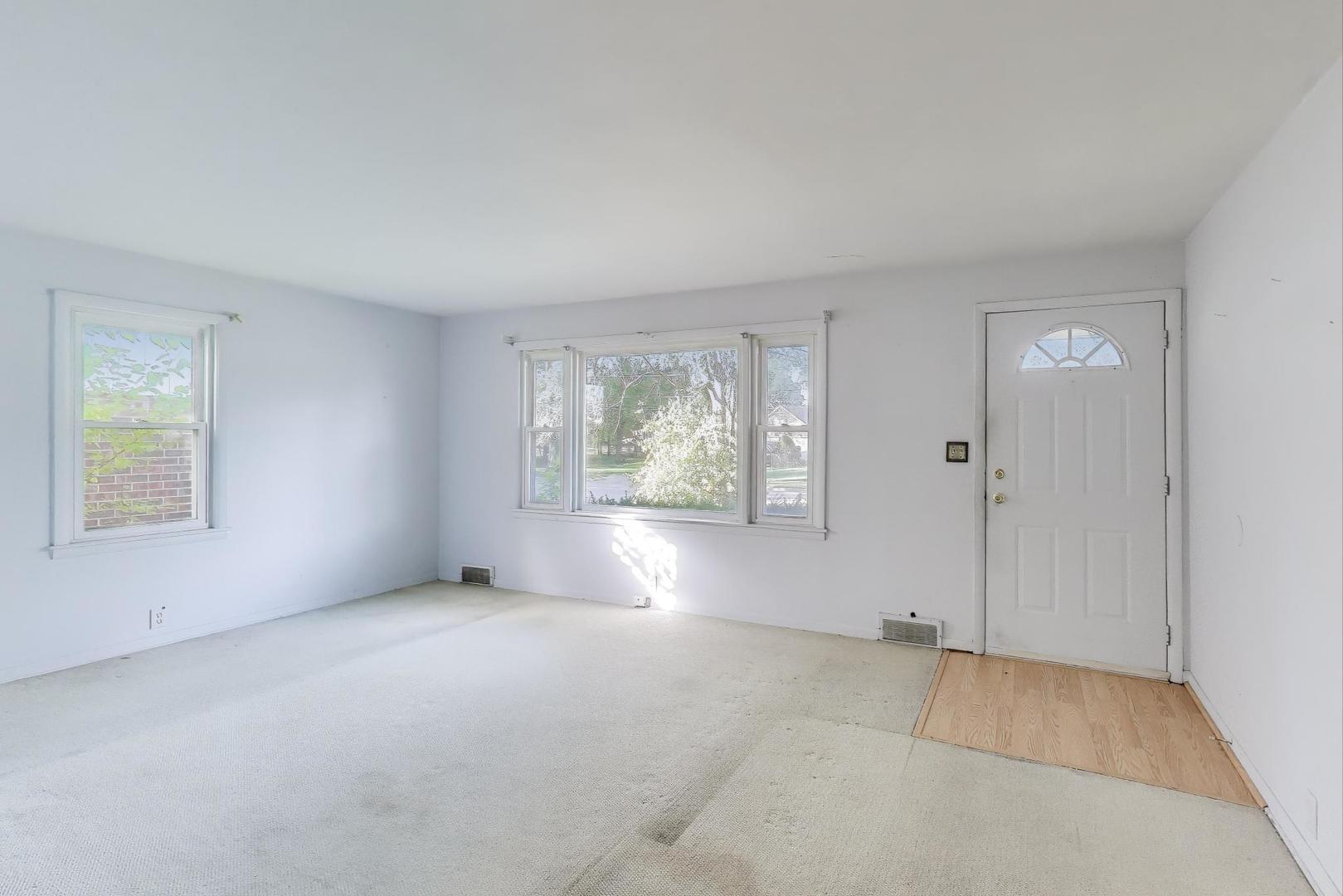 221 HEINE Avenue, Elgin, IL 60123