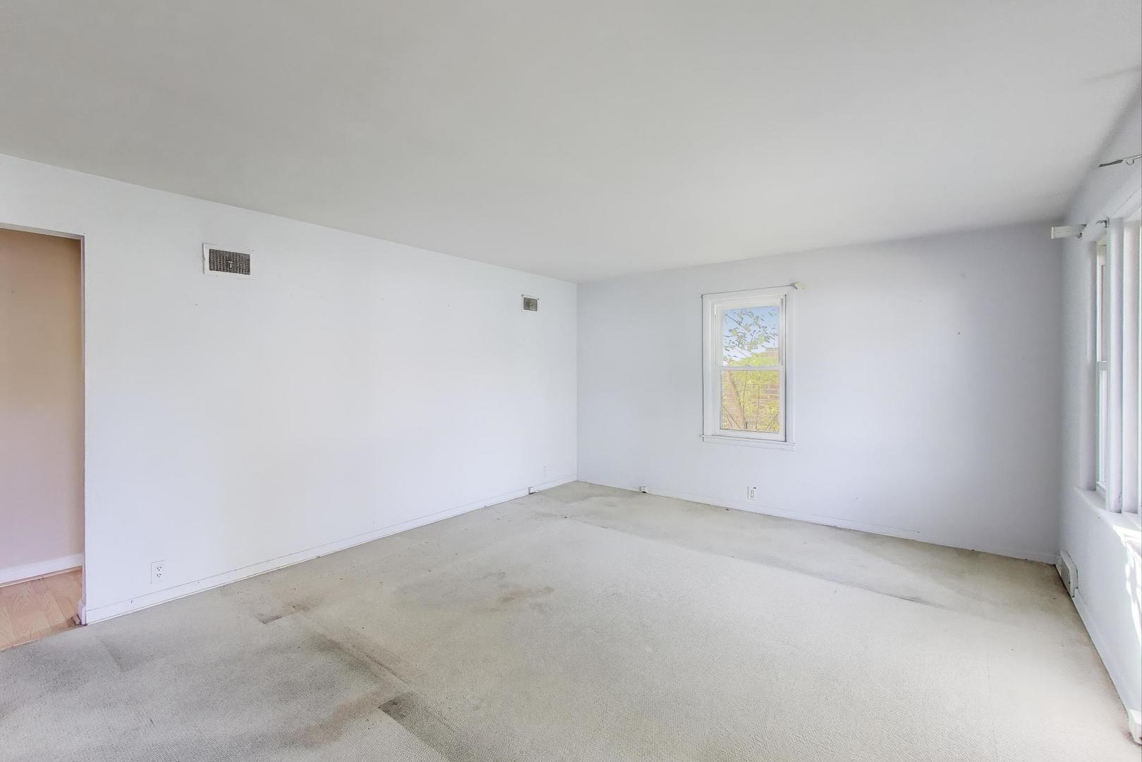 221 HEINE Avenue, Elgin, IL 60123