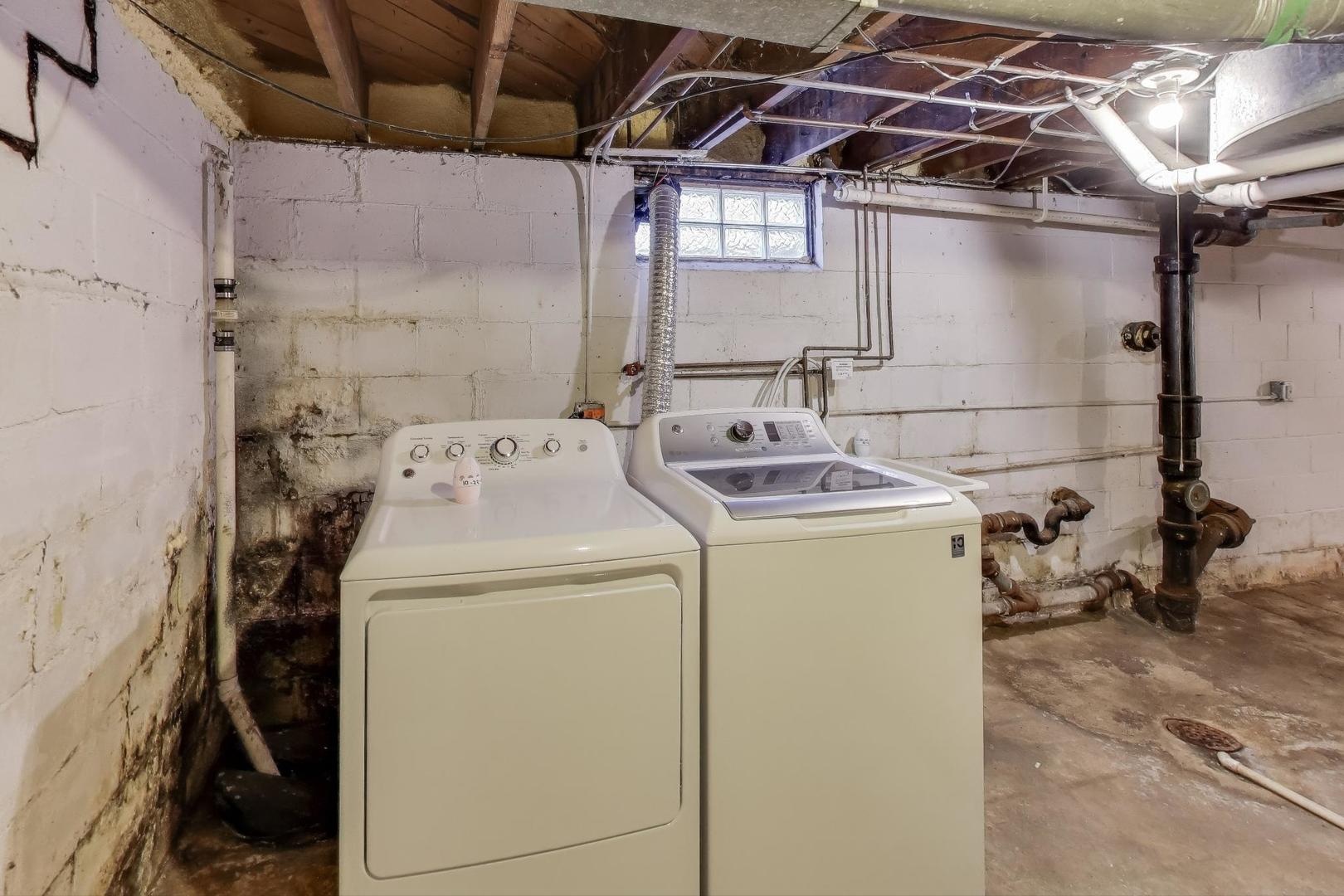 221 HEINE Avenue, Elgin, IL 60123