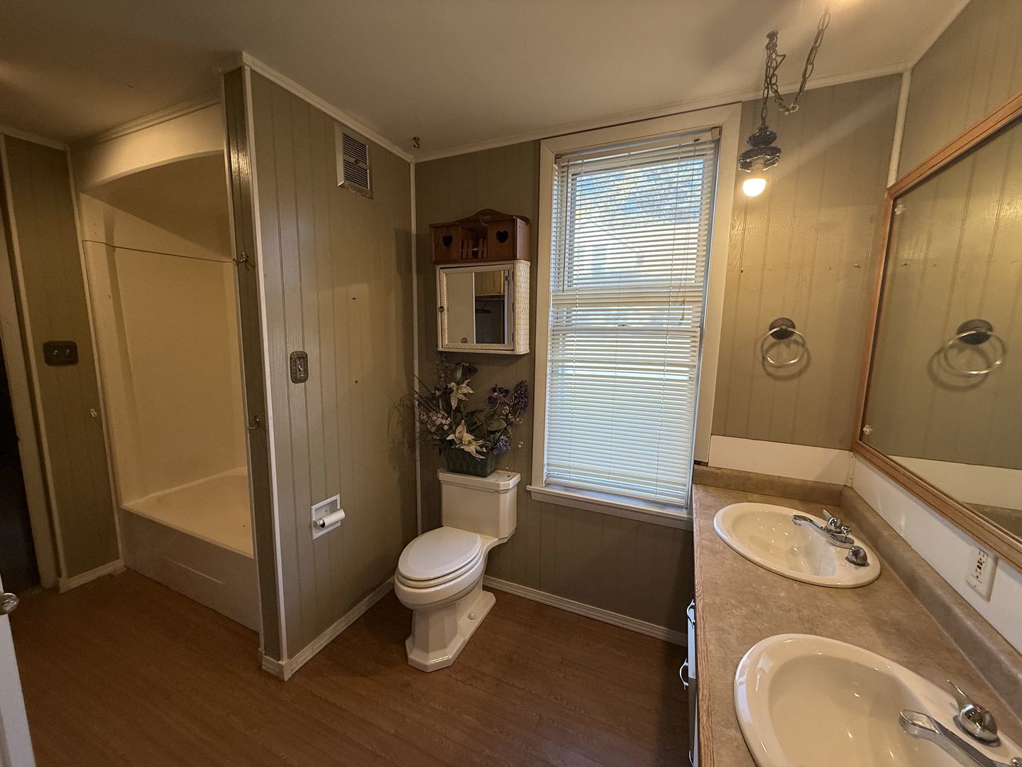 15245 State Street, South Holland, IL 60473