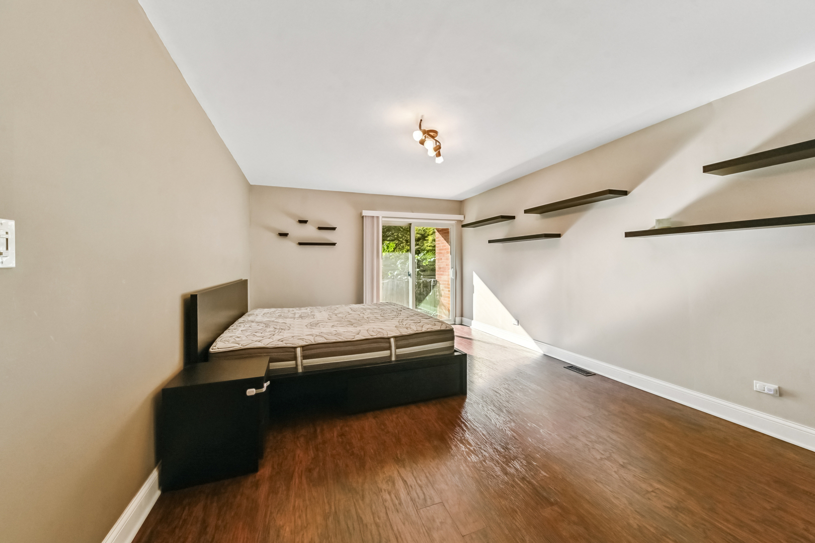 6961 N Oakley Avenue #210, Chicago, IL 60645