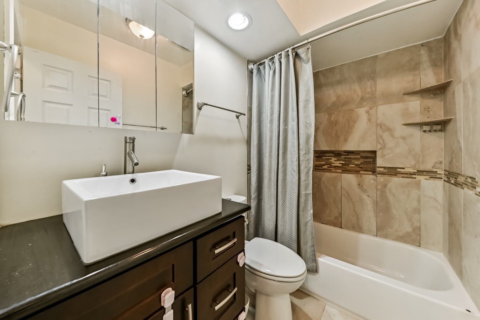 6961 N Oakley Avenue #210, Chicago, IL 60645