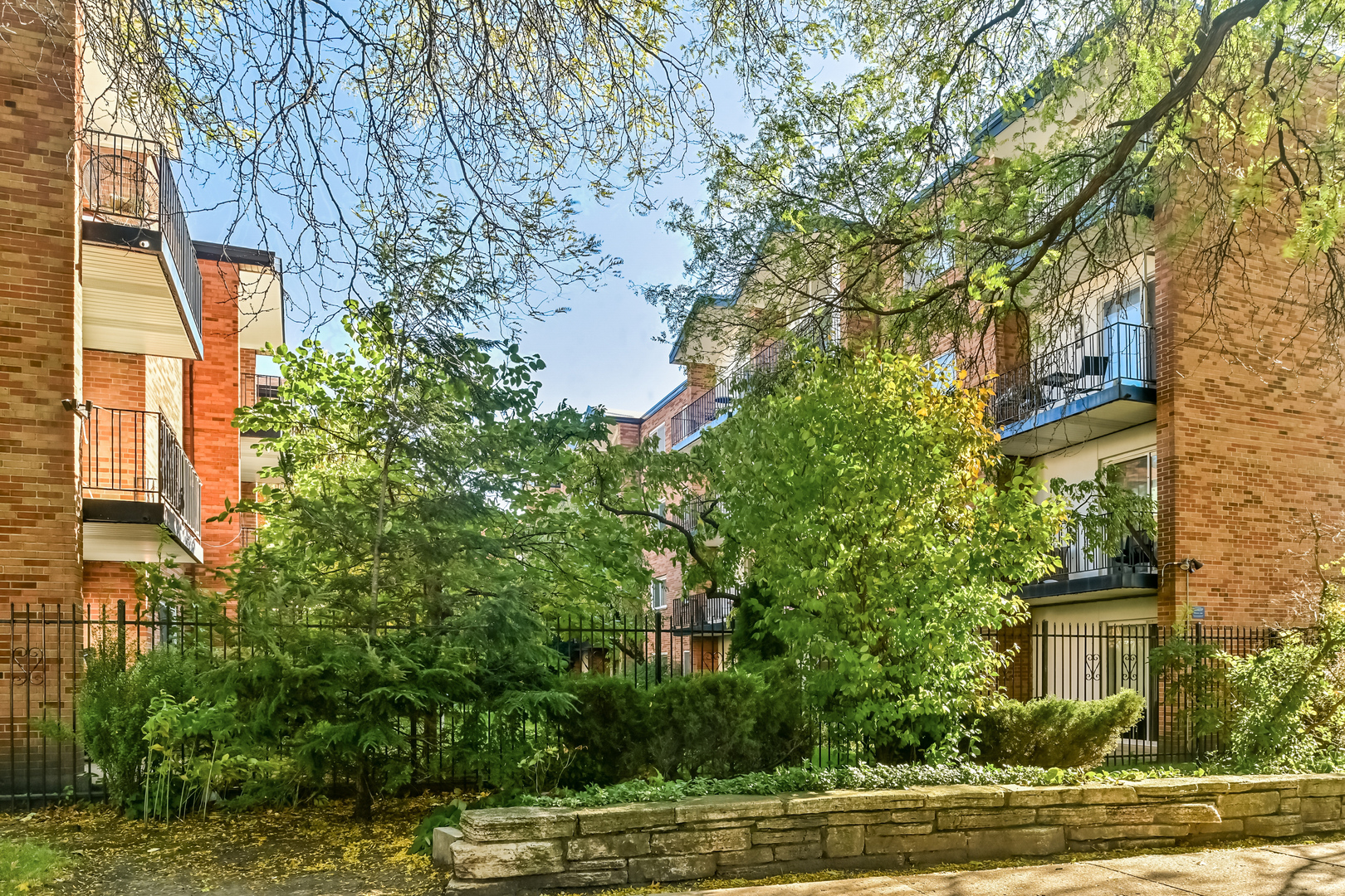 6961 N Oakley Avenue #210, Chicago, IL 60645