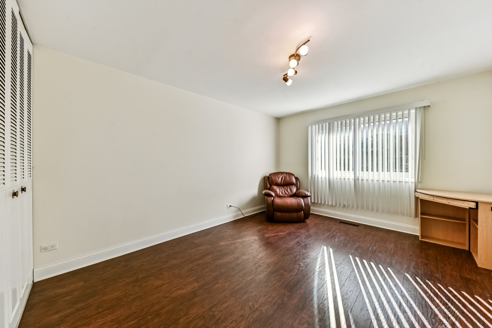 6961 N Oakley Avenue #210, Chicago, IL 60645