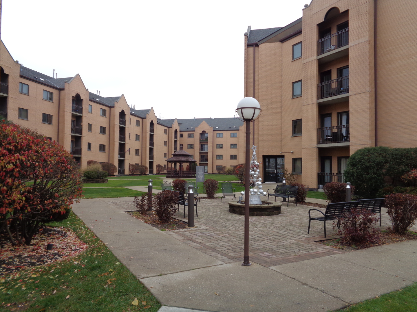 7400 W Lawrence Avenue #229, Harwood Heights, IL 60706