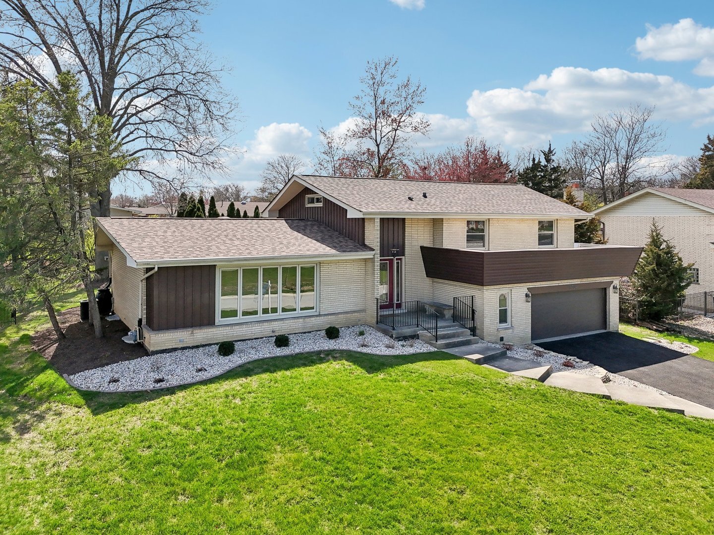 6709 W Menominee Parkway, Palos Heights, IL 60463