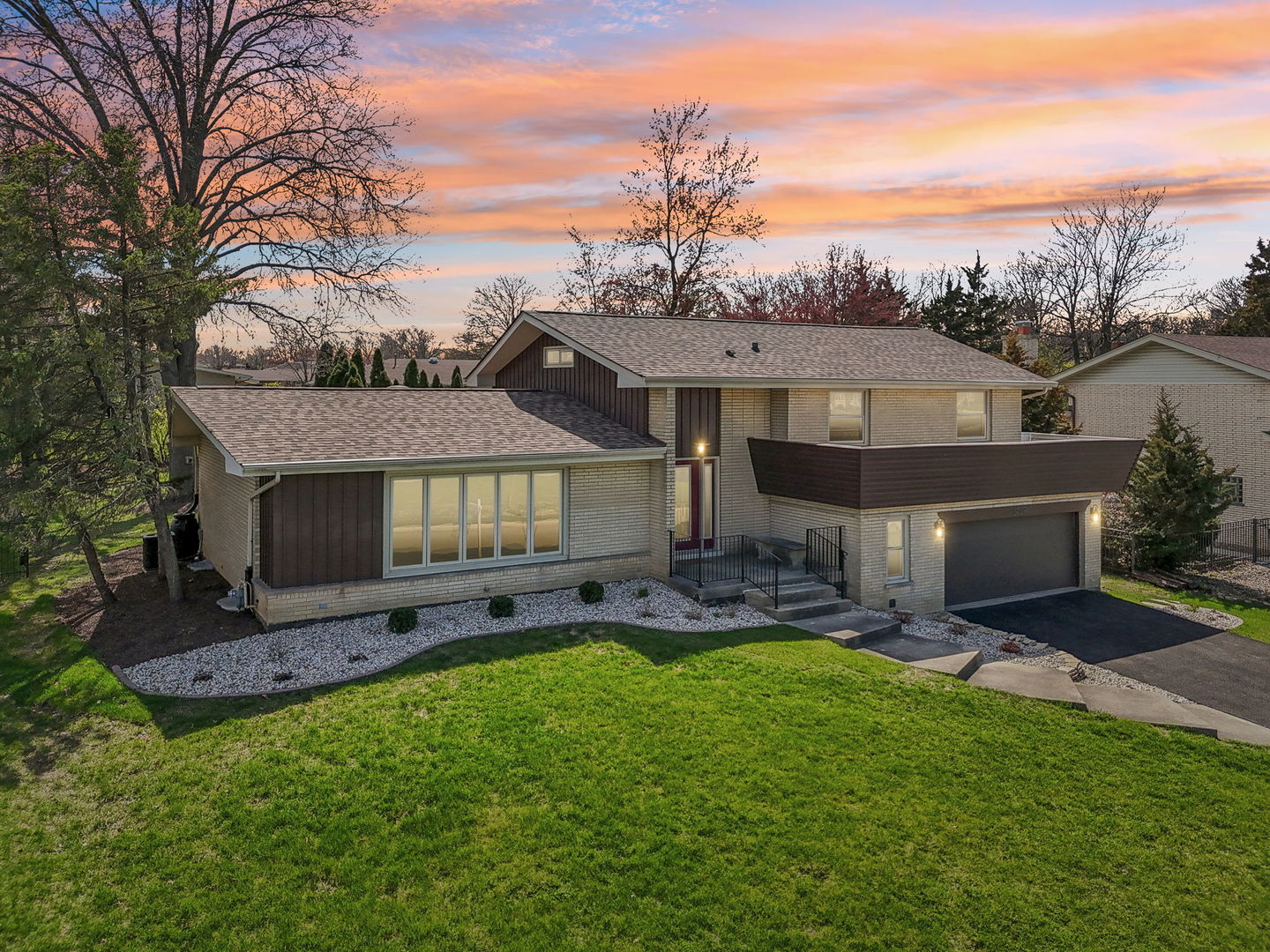 6709 W Menominee Parkway, Palos Heights, IL 60463