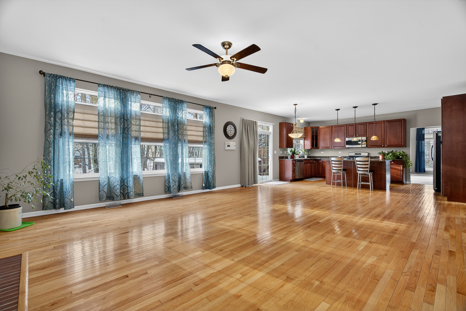 26305 W Ravine Woods Drive, Channahon, IL 60410