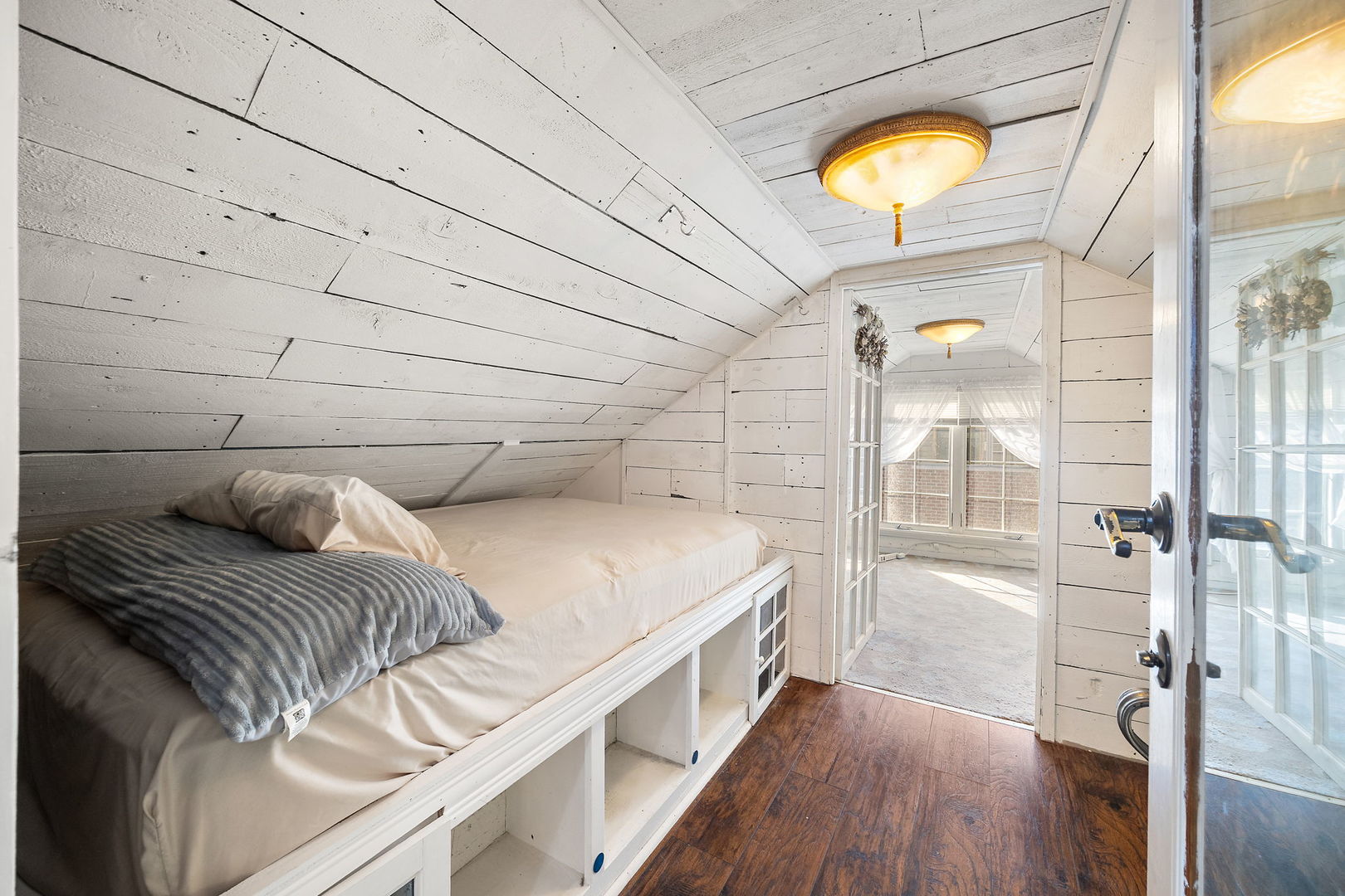 445 S Ellis Street, Bensenville, IL 60106