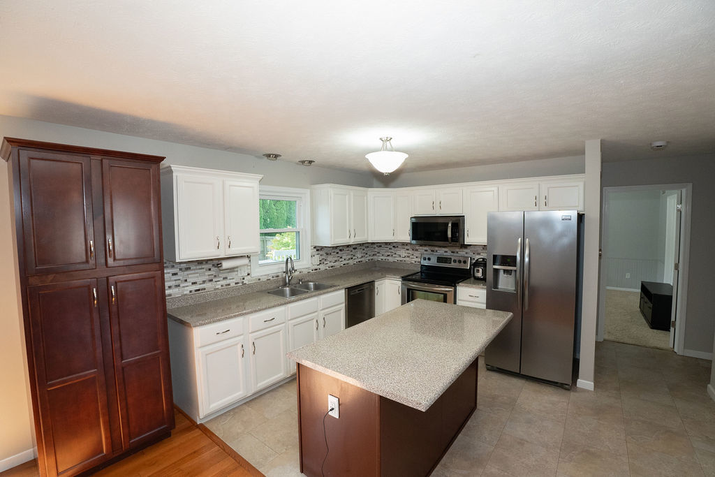 1708 Royal Pointe Drive, Bloomington, IL 61704