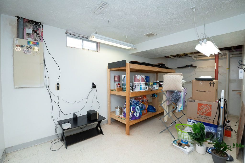 1708 Royal Pointe Drive, Bloomington, IL 61704