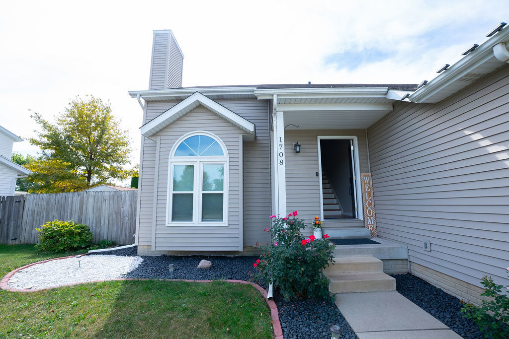 1708 Royal Pointe Drive, Bloomington, IL 61704