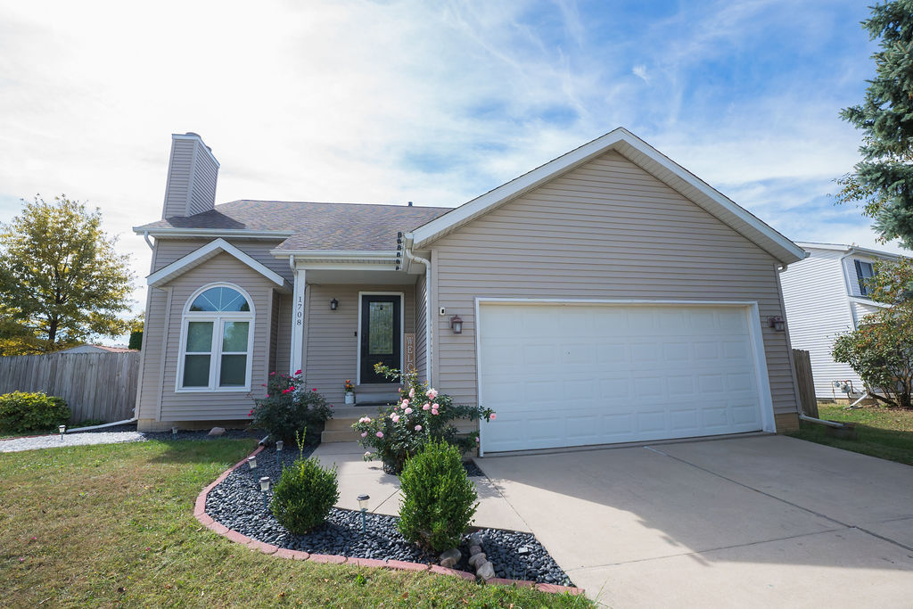 1708 Royal Pointe Drive, Bloomington, IL 61704