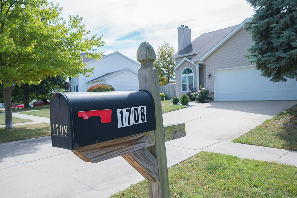 1708 Royal Pointe Drive, Bloomington, IL 61704