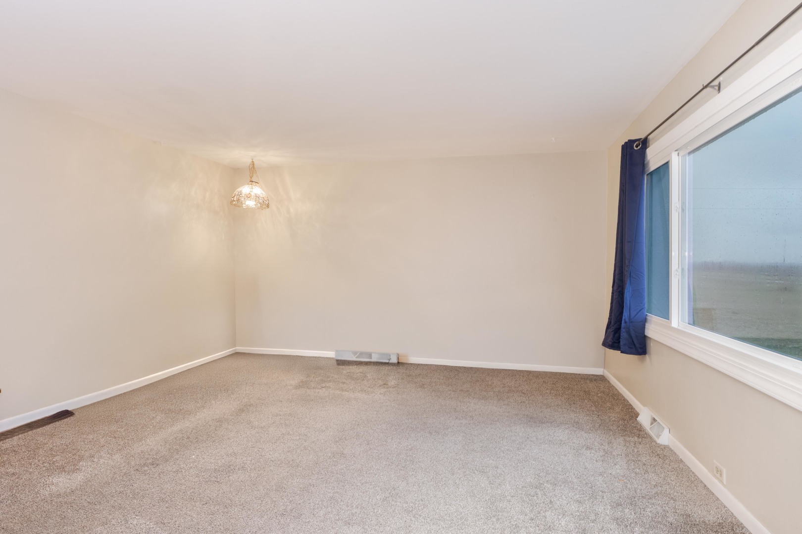 4043 N 3000 East Road, Strawn, IL 61775