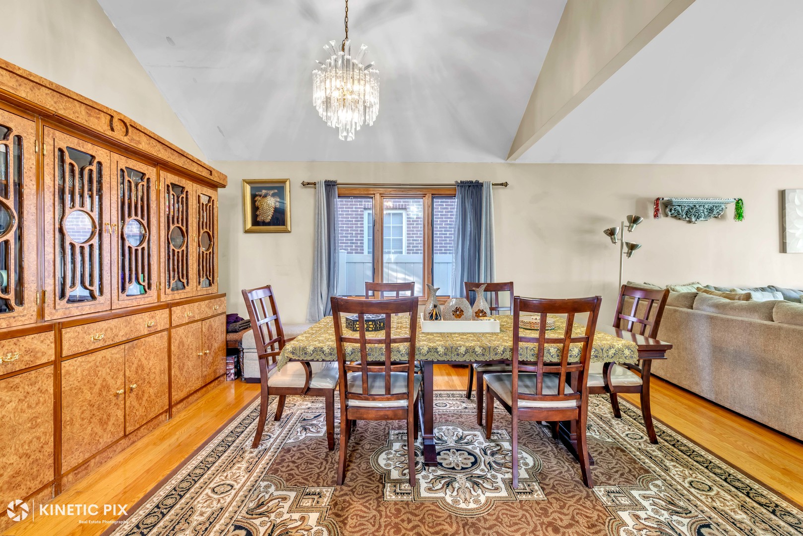 8619 Linder Avenue, Burbank, IL 60459