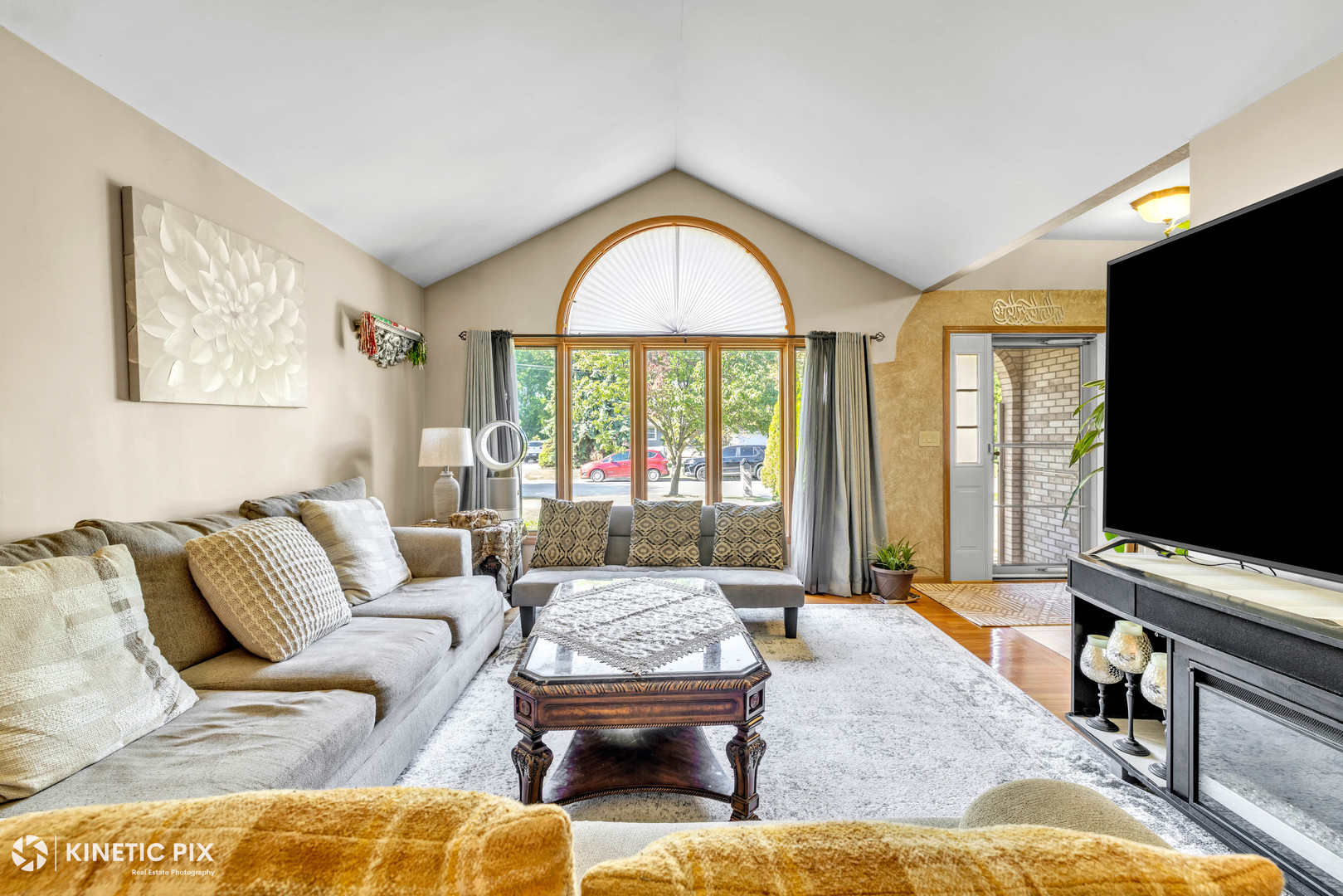 8619 Linder Avenue, Burbank, IL 60459