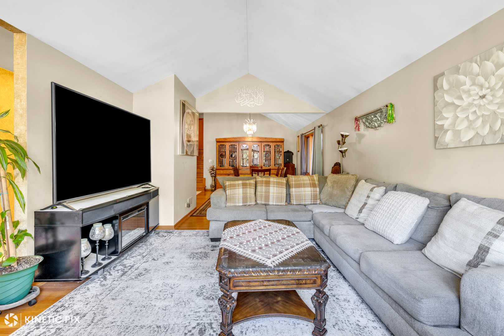 8619 Linder Avenue, Burbank, IL 60459