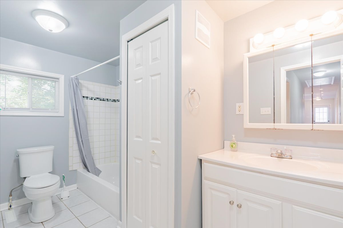 218 E Peoria Street, Piper City, IL 60959