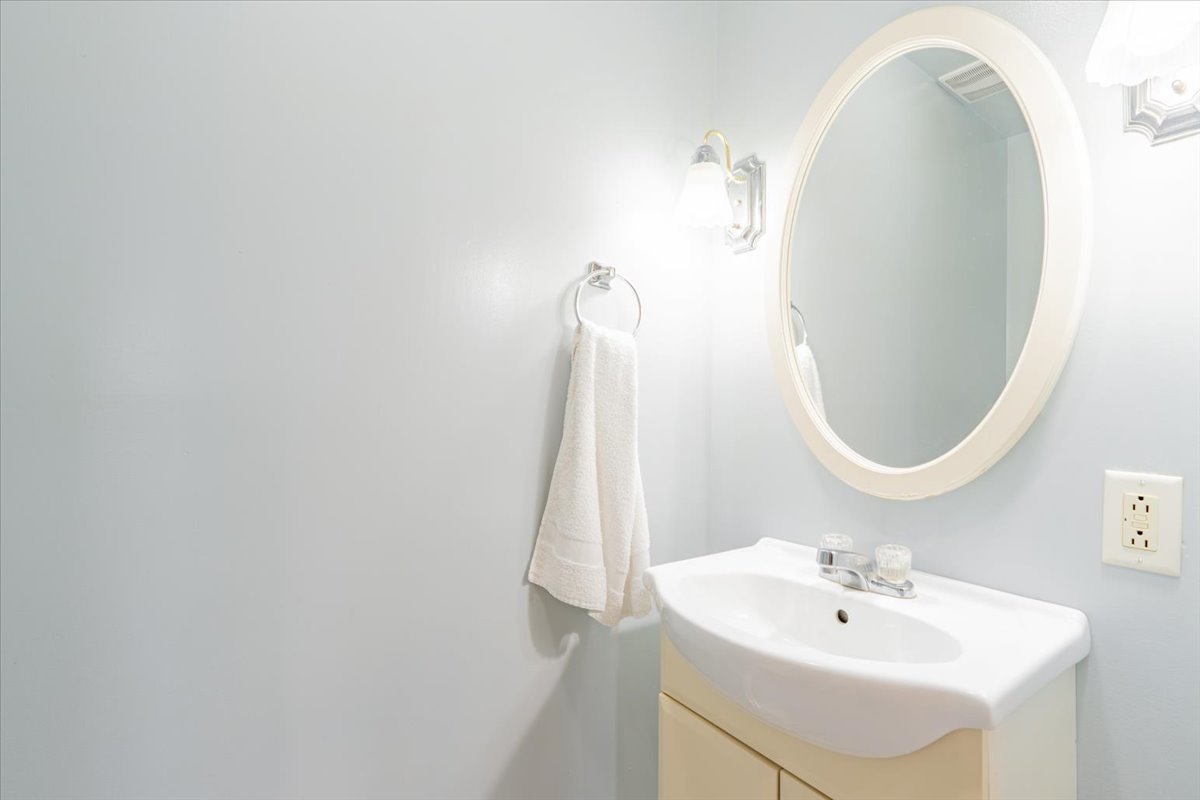 218 E Peoria Street, Piper City, IL 60959