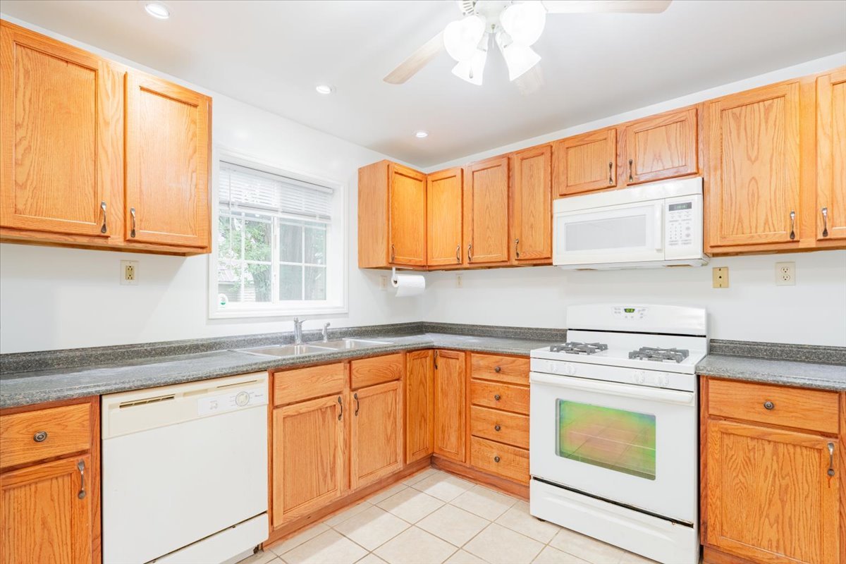 218 E Peoria Street, Piper City, IL 60959