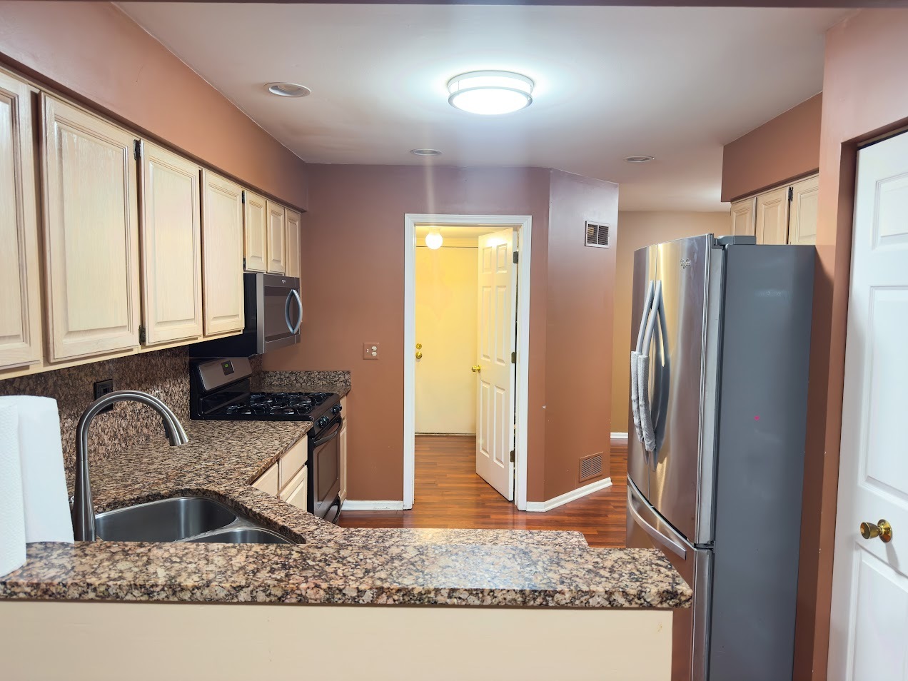 1042 Ridgefield Circle #1042, Carol Stream, IL 60188