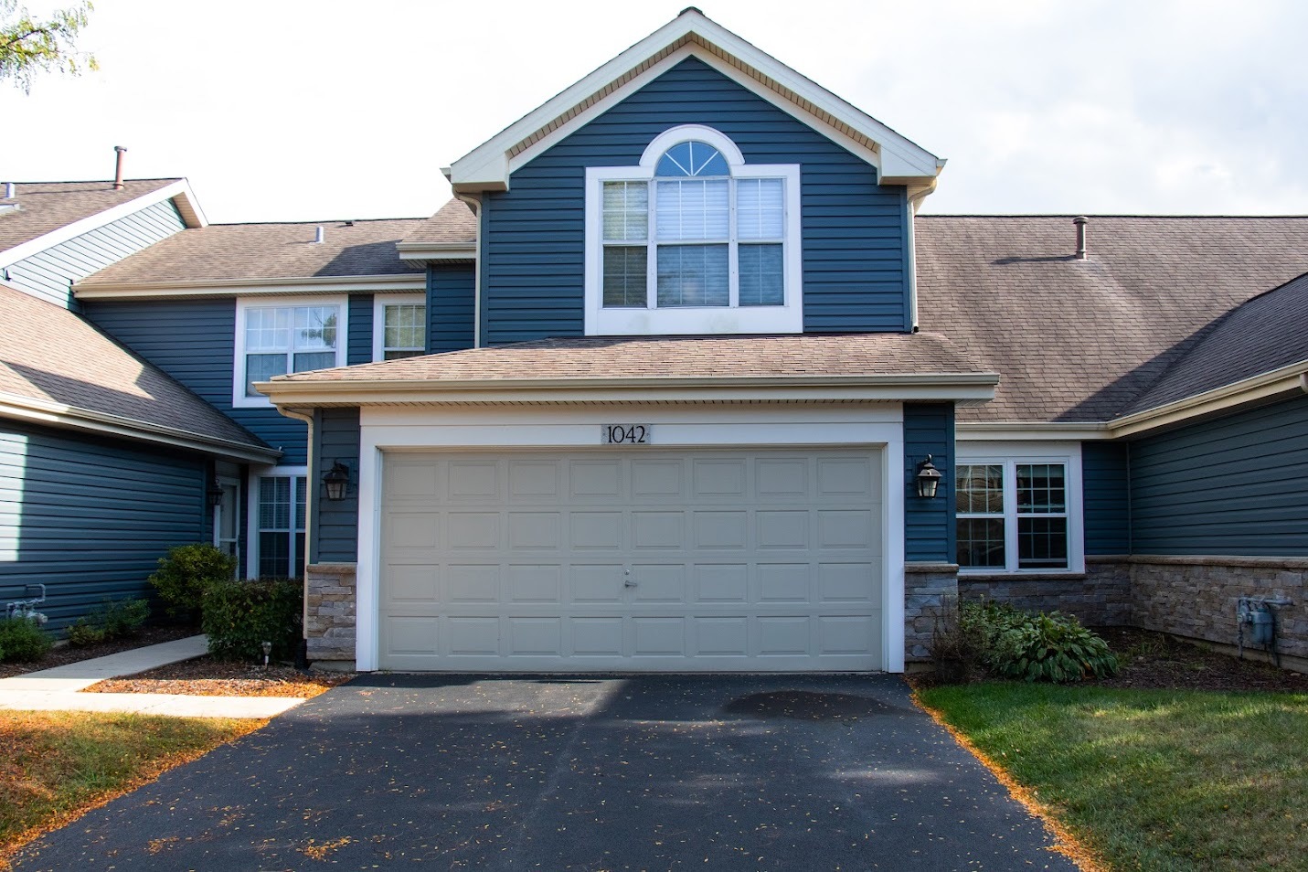 1042 Ridgefield Circle #1042, Carol Stream, IL 60188