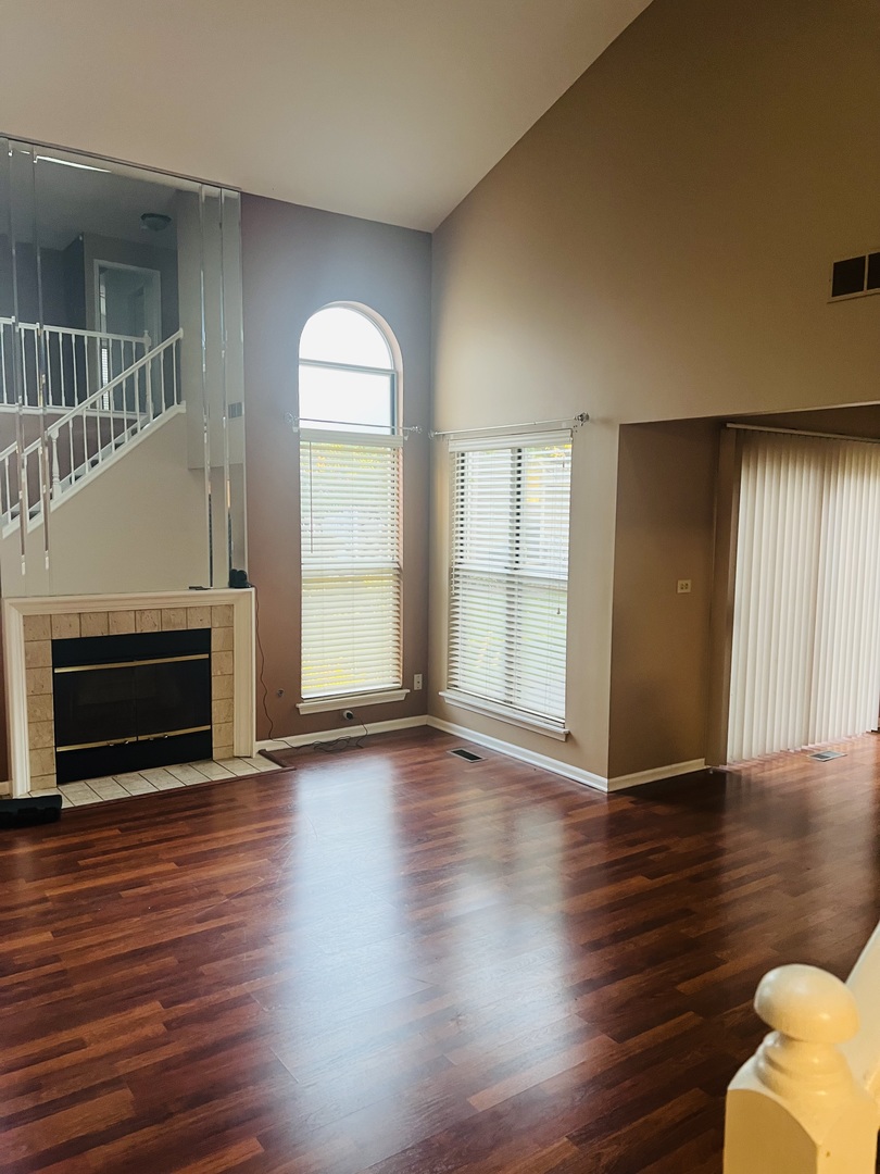 1042 Ridgefield Circle #1042, Carol Stream, IL 60188