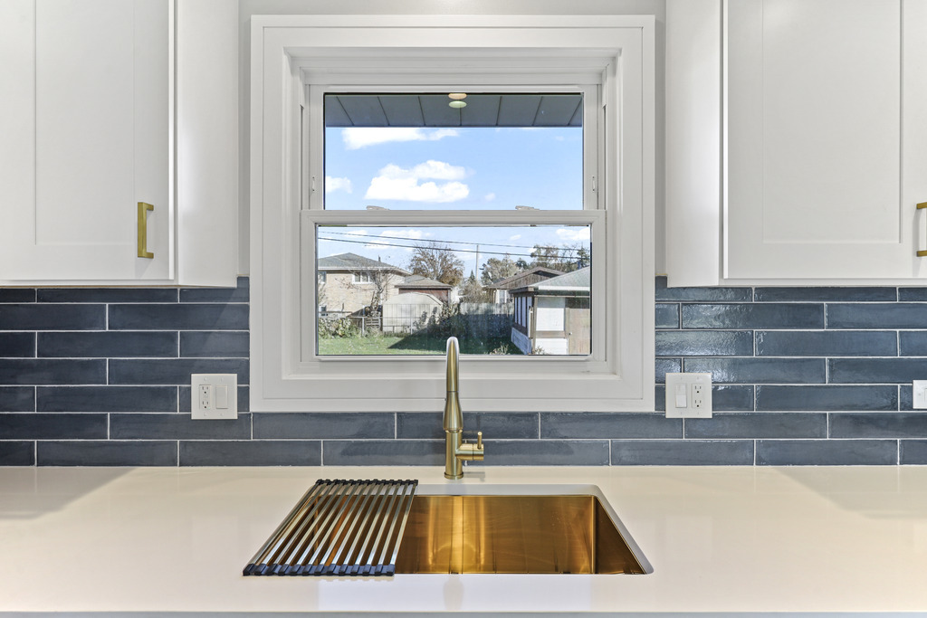 8409 Newland Avenue, Burbank, IL 60459