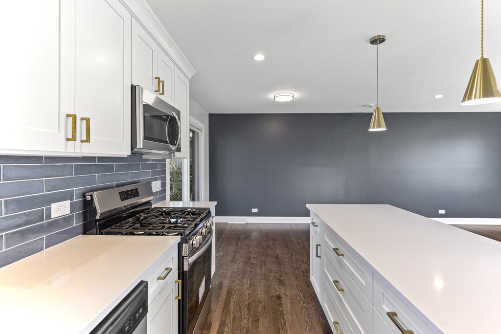 8409 Newland Avenue, Burbank, IL 60459