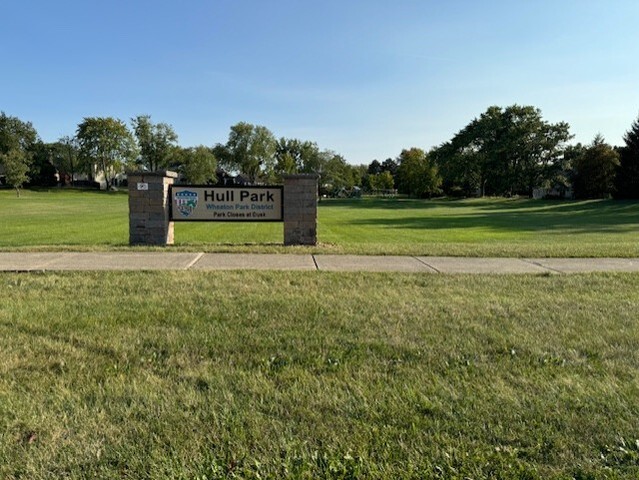 2238 Appleby Drive, Wheaton, IL 60189