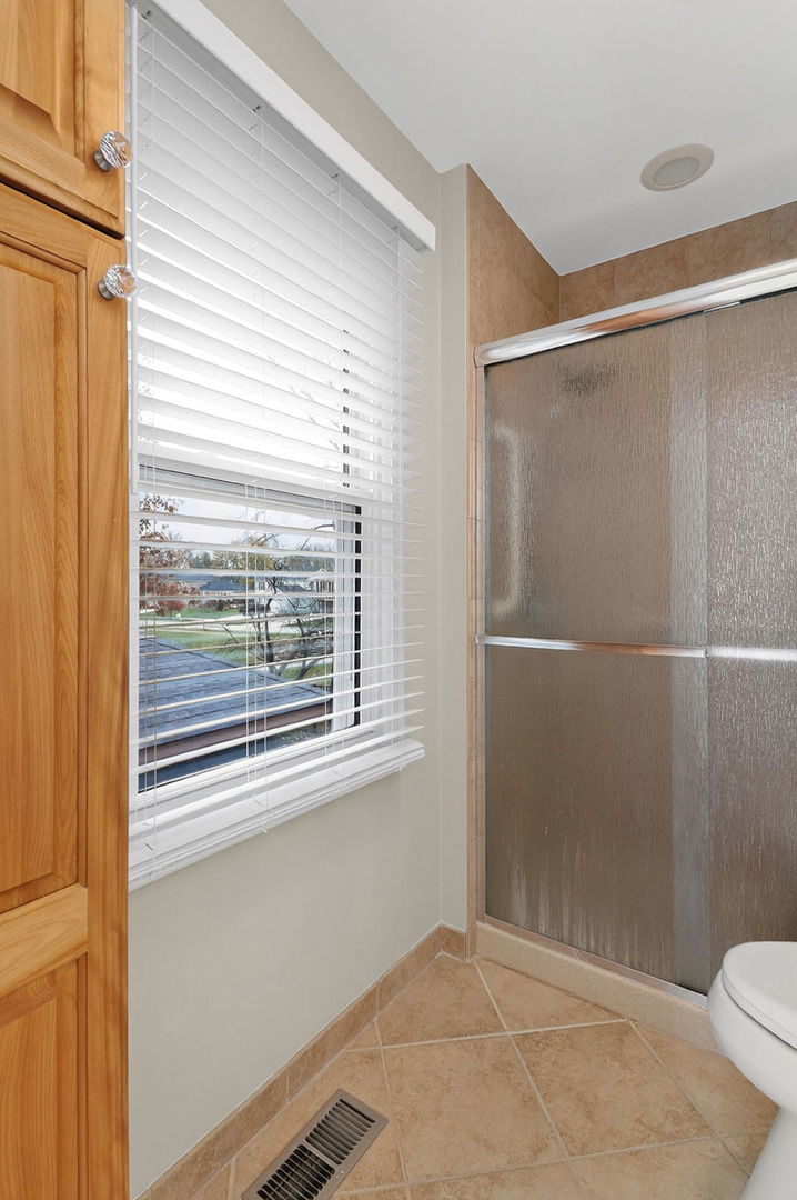 2238 Appleby Drive, Wheaton, IL 60189